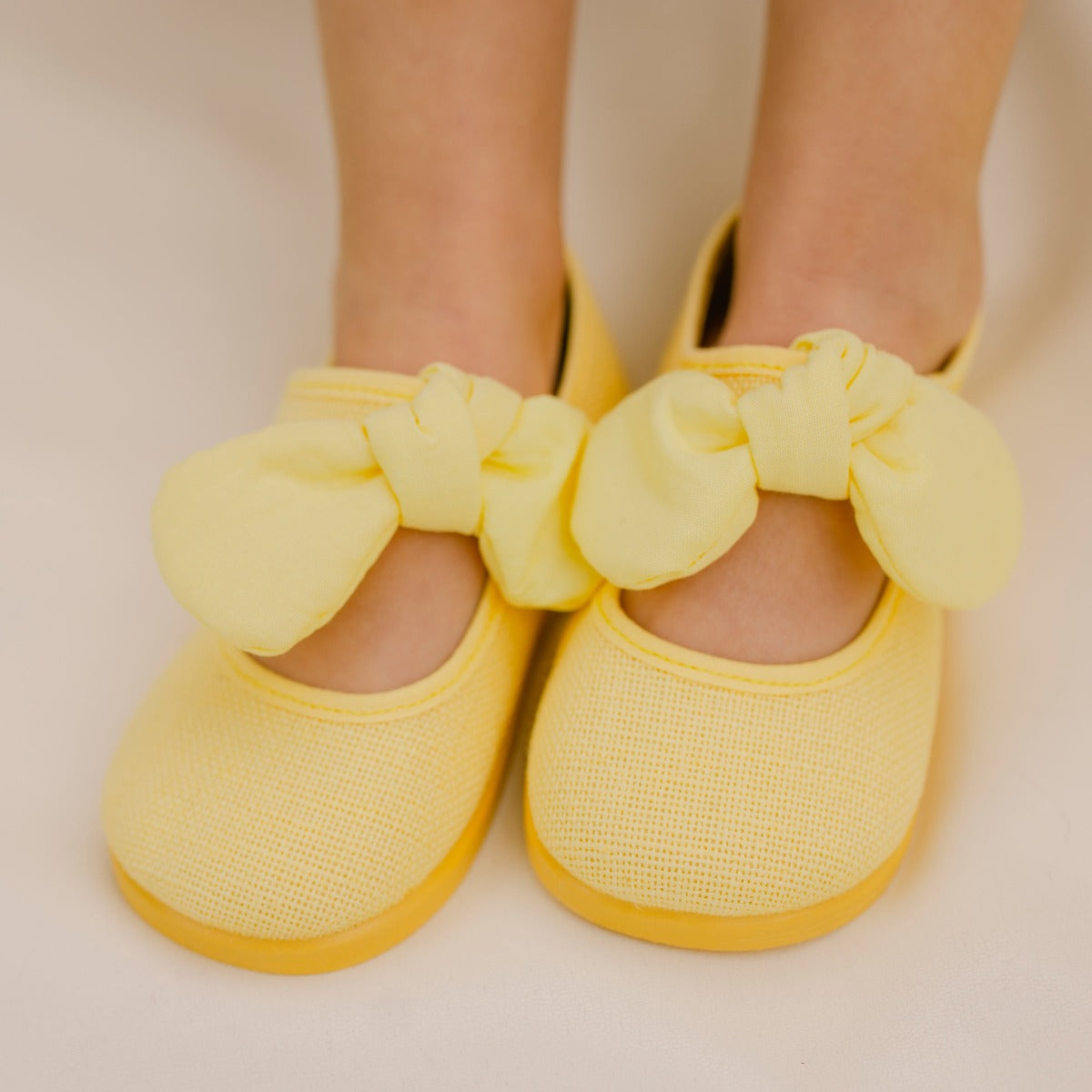 BALLERINES FILLES A NOEUD EN LIN JAUNE - Ref. 1530