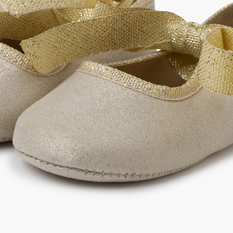 CHAUSSONS  BEBES A NOEUD BRILLANT OR - Ref. 1518